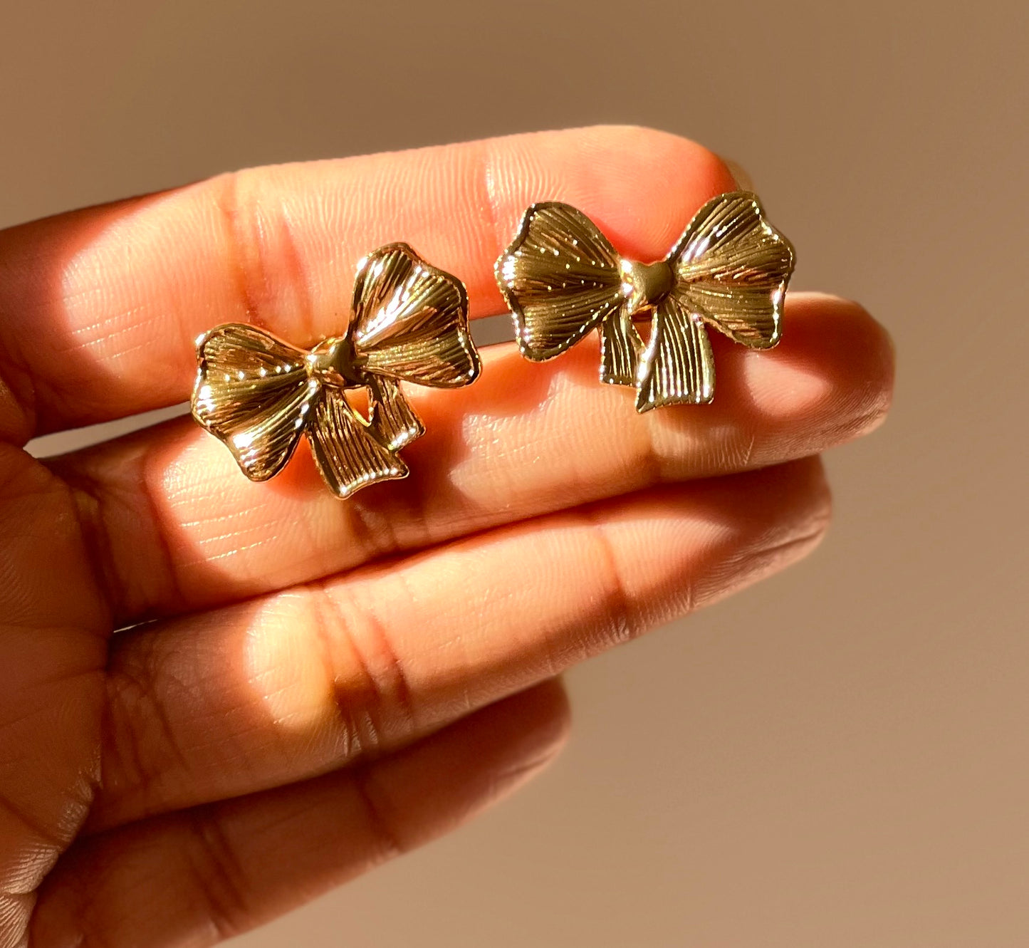 Bow stud