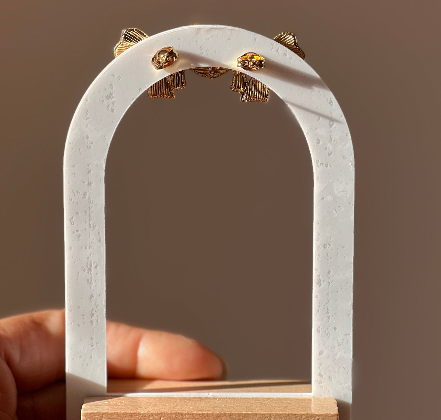 Bow stud