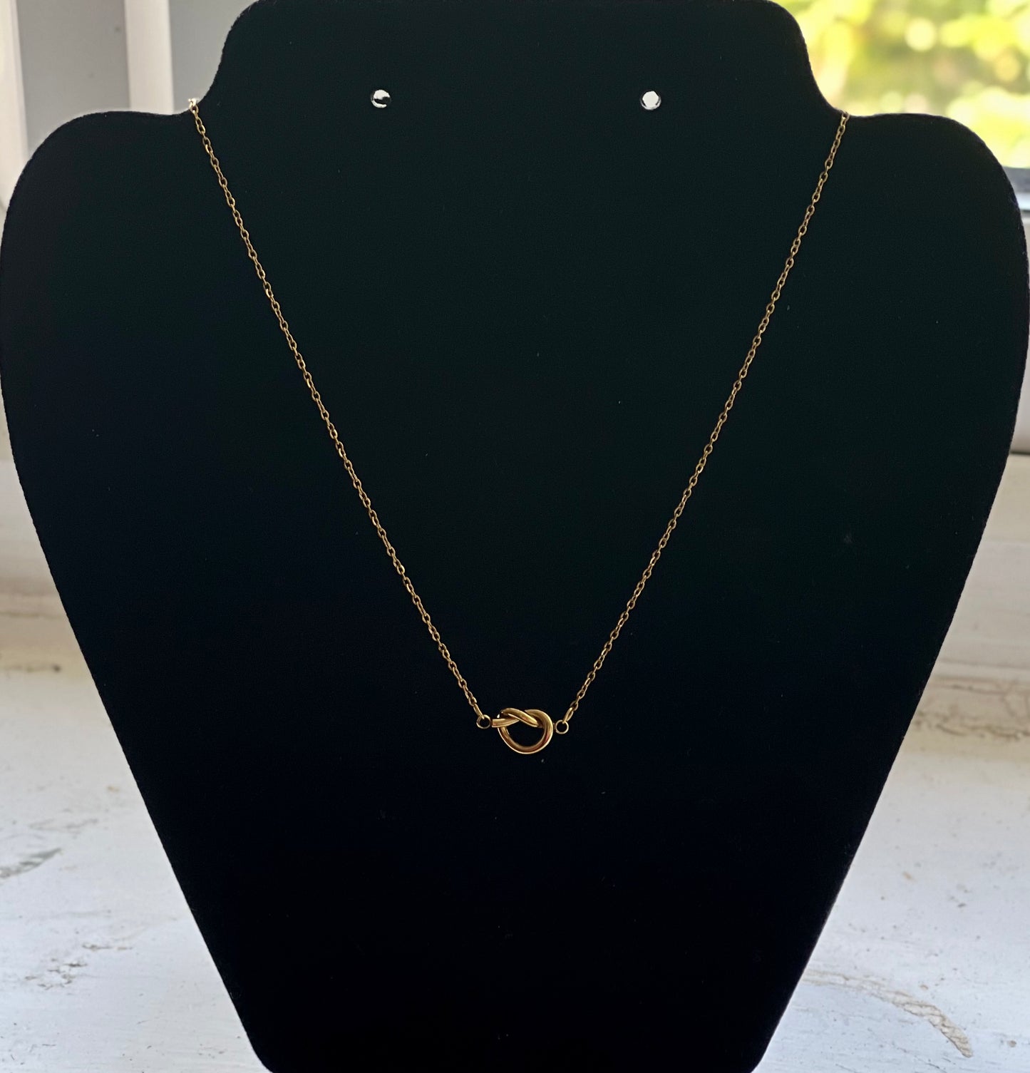 Knot necklace