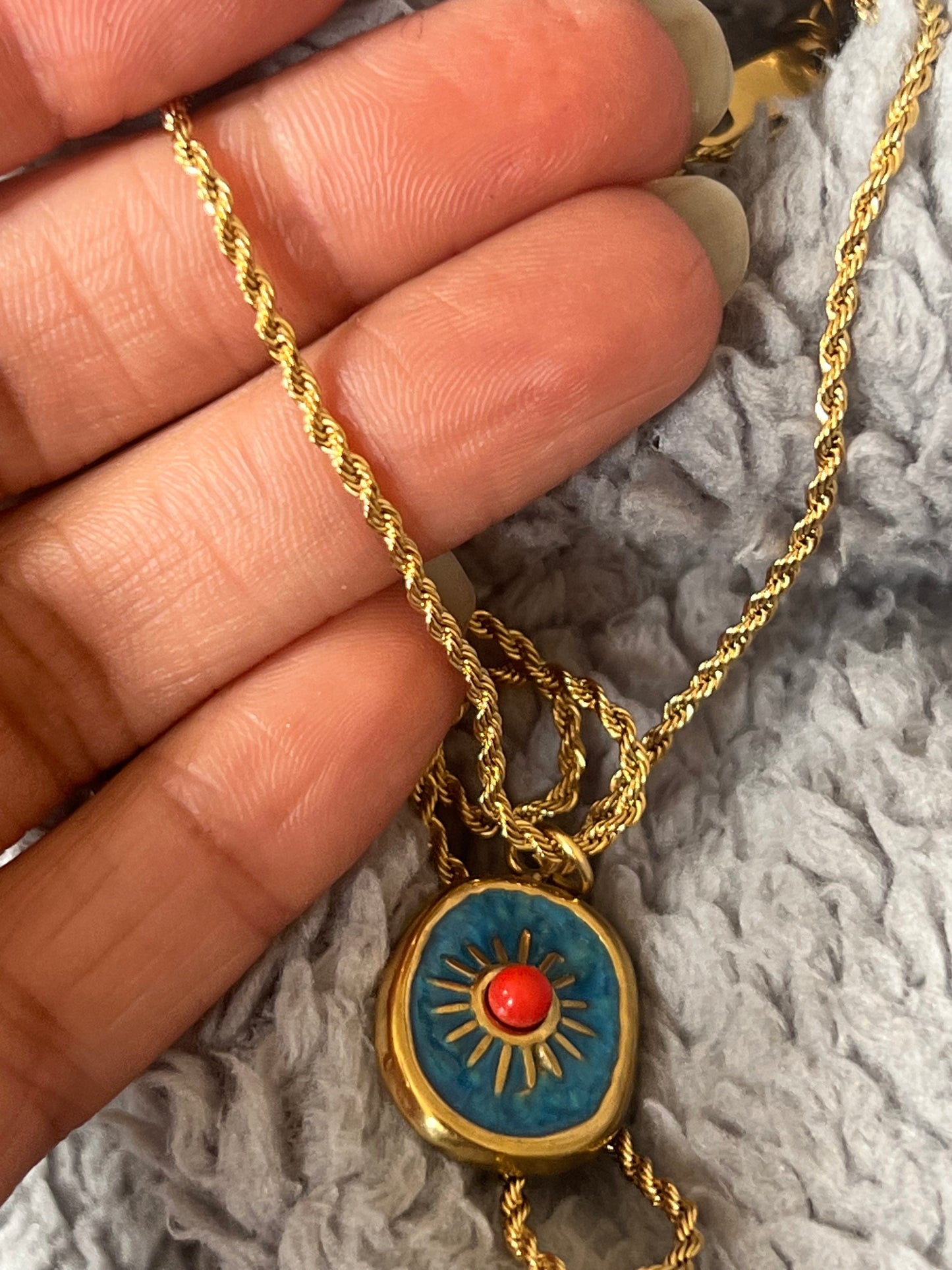 Lara pendant necklace