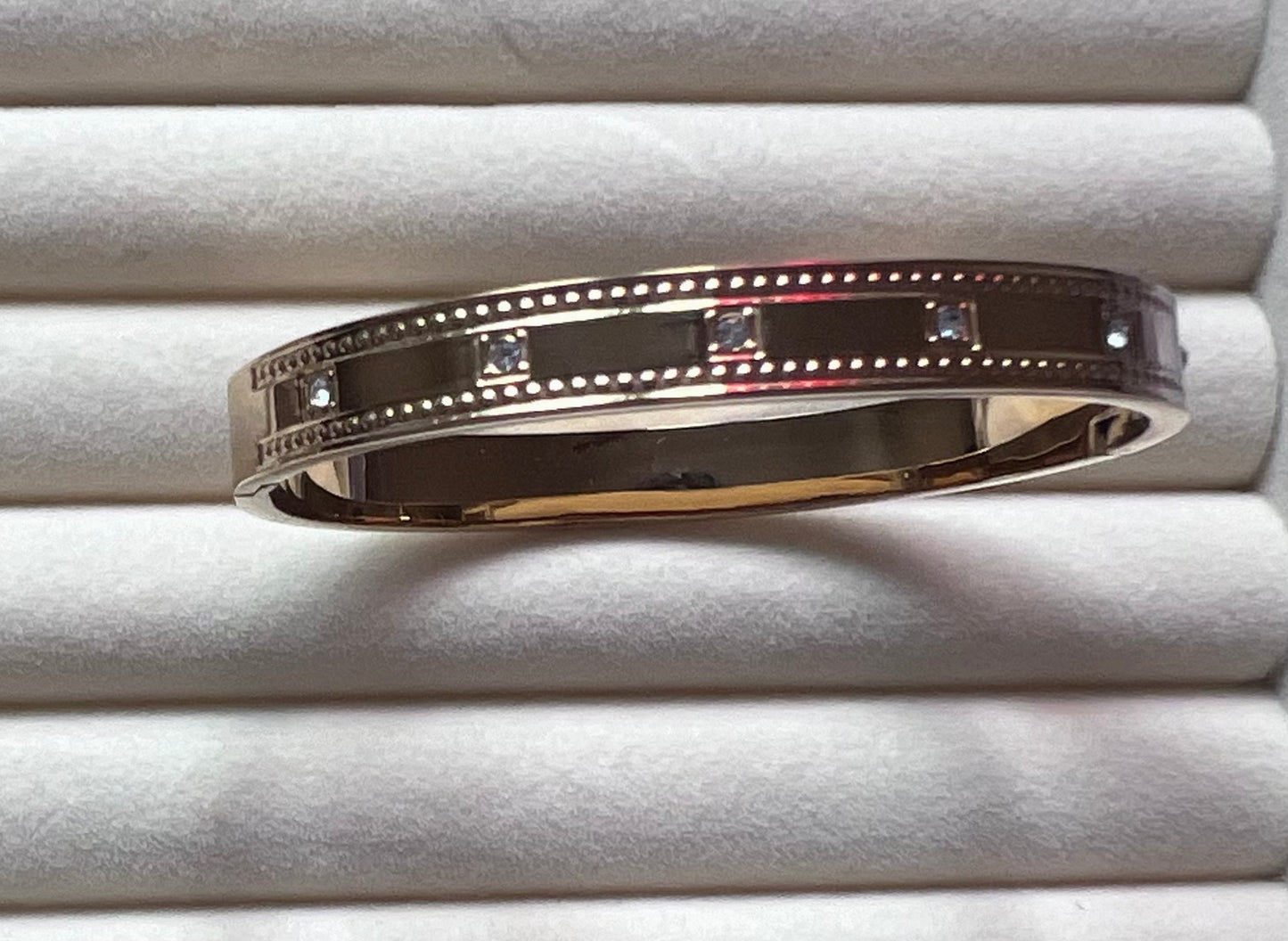 Single stone bracelet