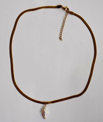 Cross pearl necklace
