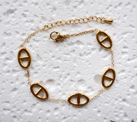 Golden pig nose bracelet