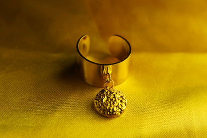 Hammered disc charm ring