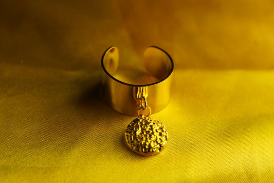 Hammered disc charm ring
