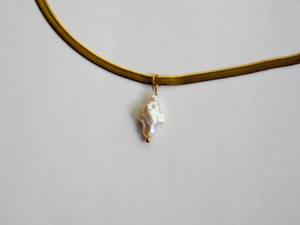 Cross pearl necklace