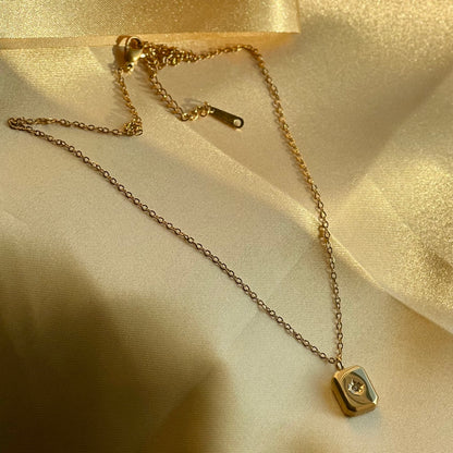 Solid star necklace